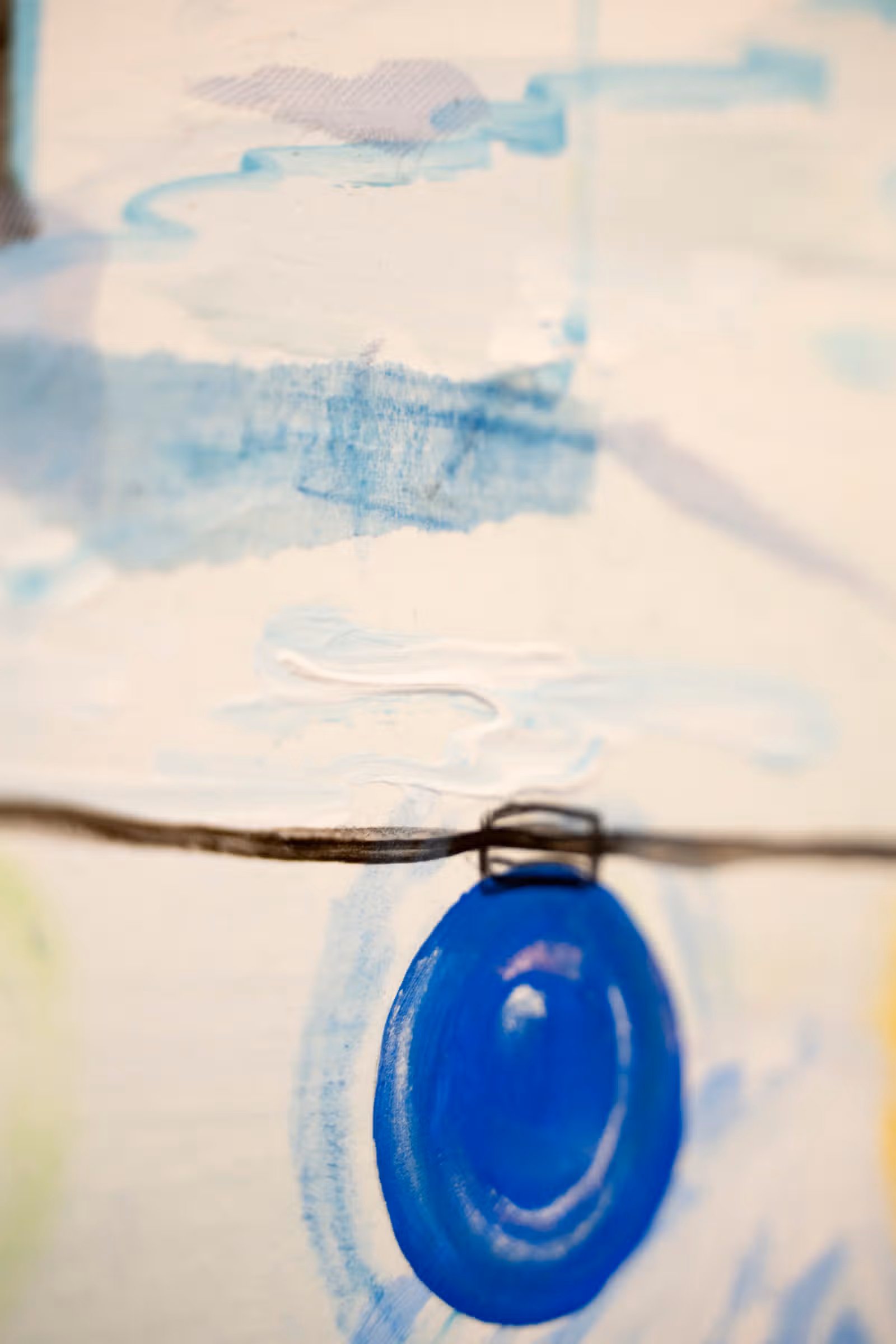 Detail — blauwe lamp