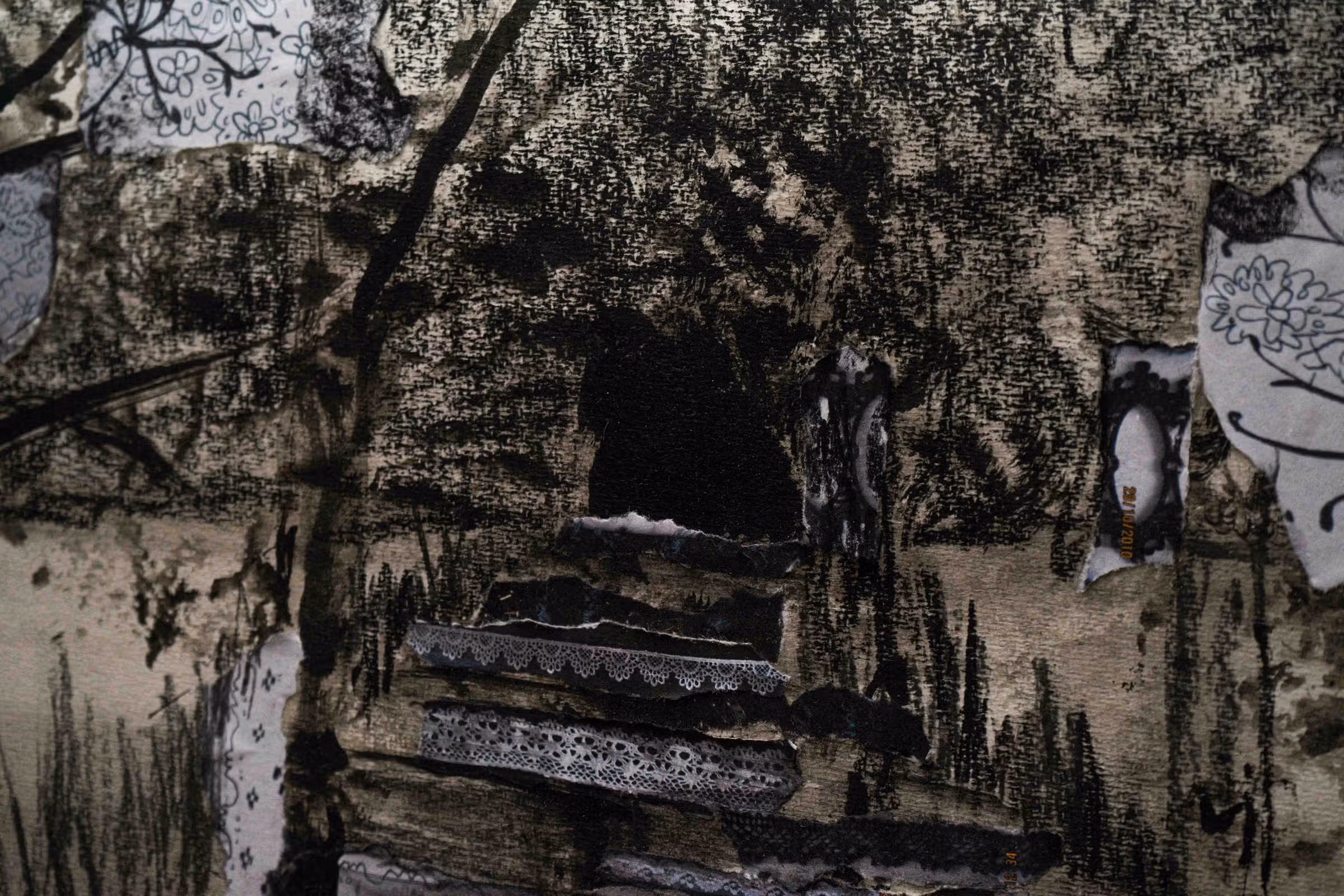 Detail — opening